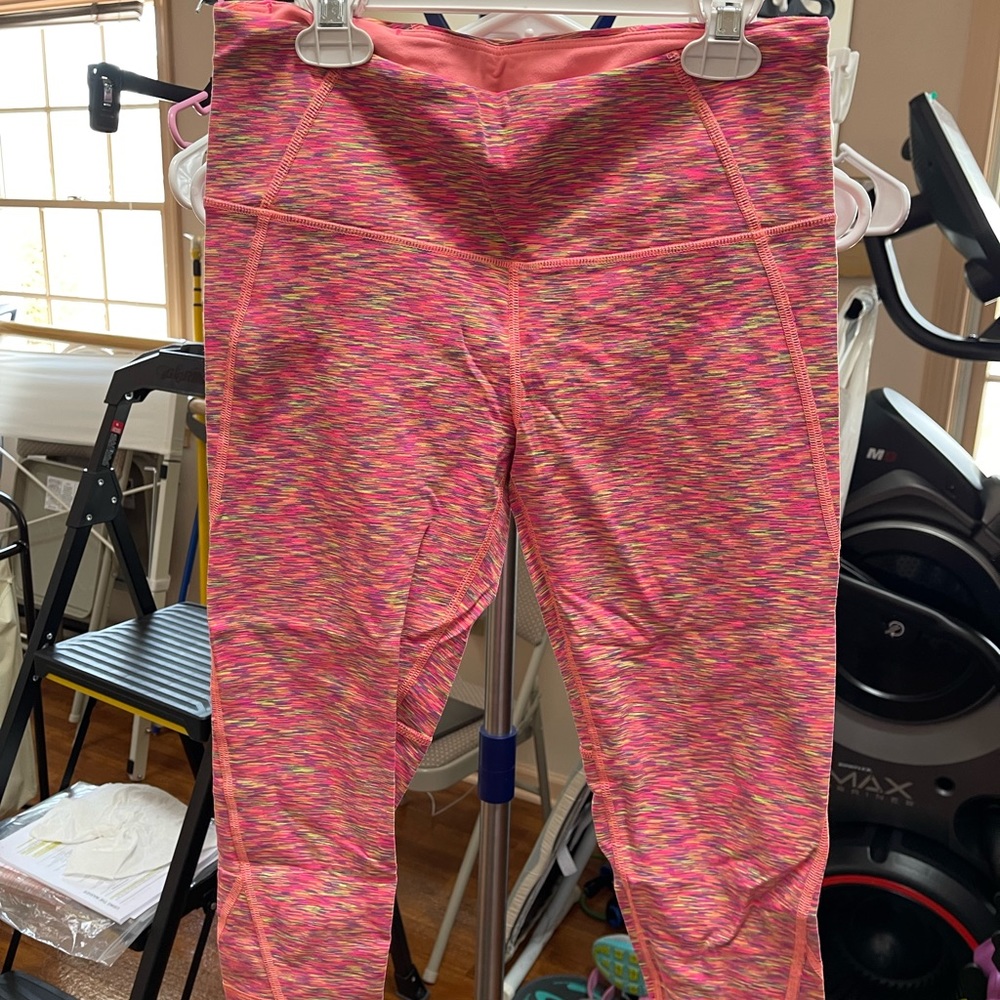 VS crop leggings. Size Small. Spandex. Excellent condition. From pet/smoke free